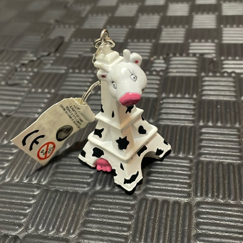 Cow Eiffel tower key chain with tag